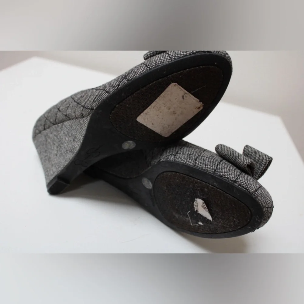 Jessica Simpson Sincerely  bow wedges